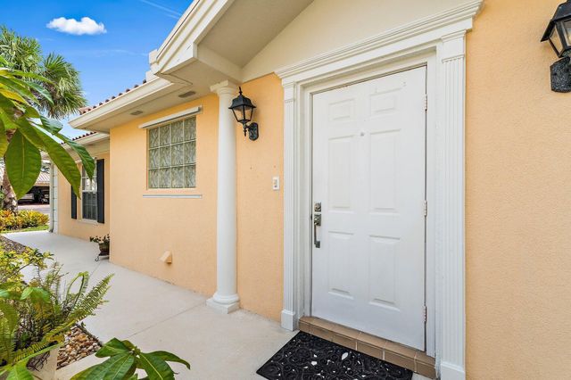 9054 SE Hawks Nest Court, Hobe Sound, FL 33455