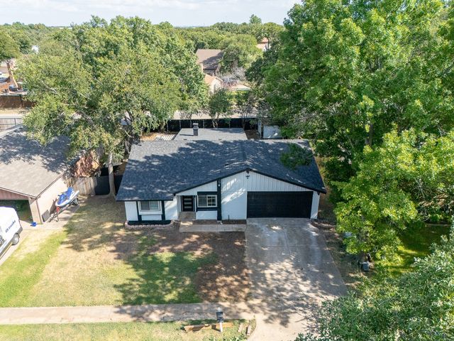 2912 White Oak Lane, Bedford, TX 76021