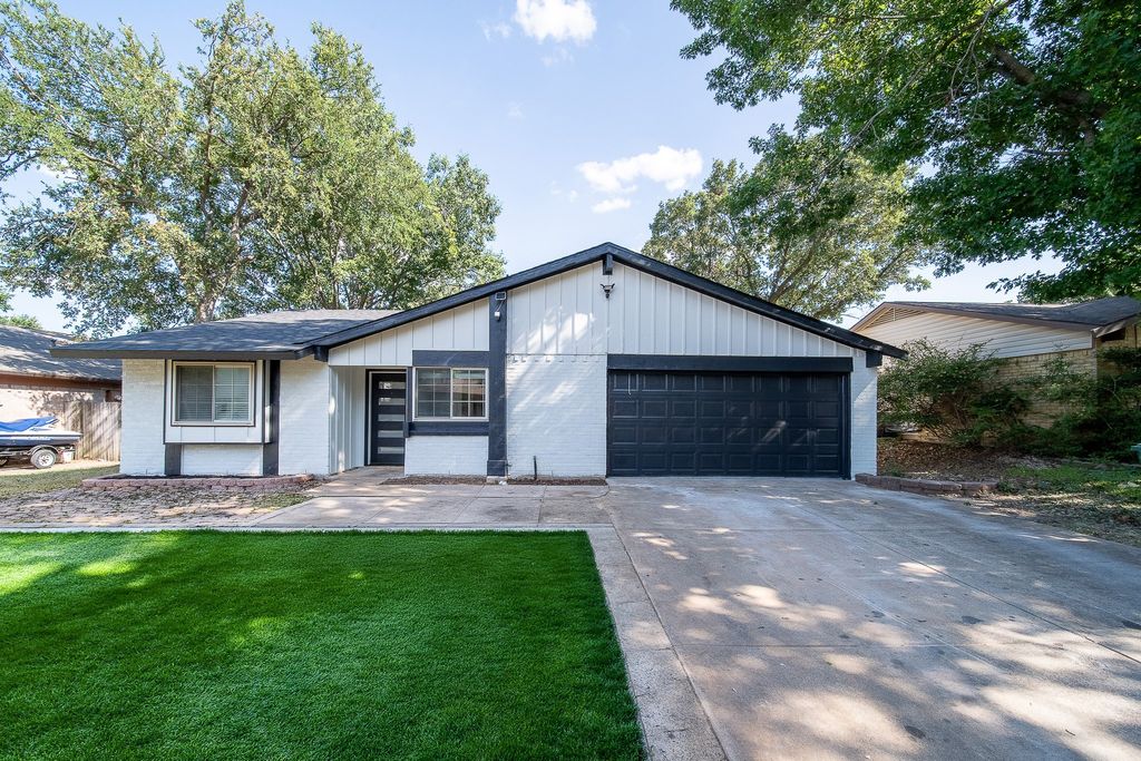 2912 White Oak Lane, Bedford, TX 76021