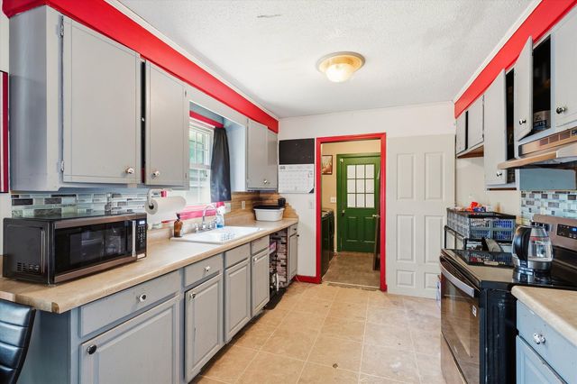 5891 N Rhett Avenue, Hanahan, SC 29410