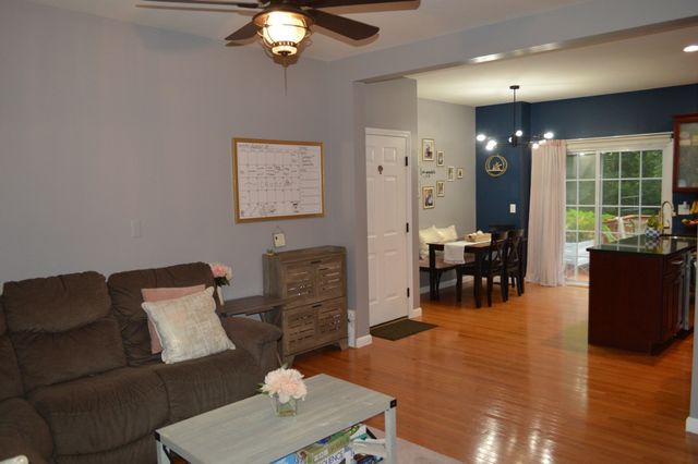 25 Oakes Cir 25, Millbury, MA 01527