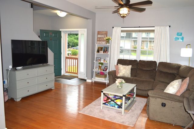 25 Oakes Cir 25, Millbury, MA 01527