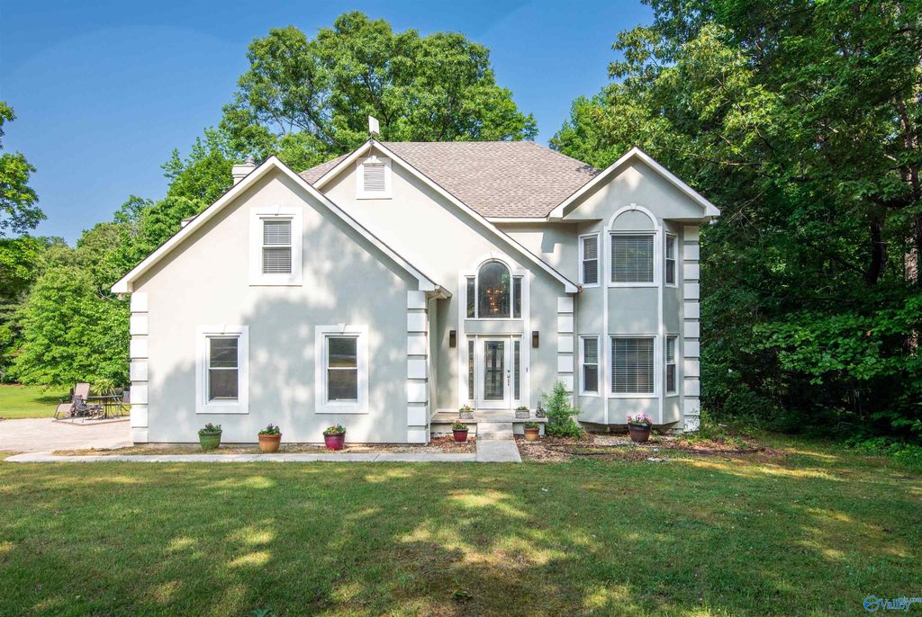 670 County Road 360, Trinity, AL 35673