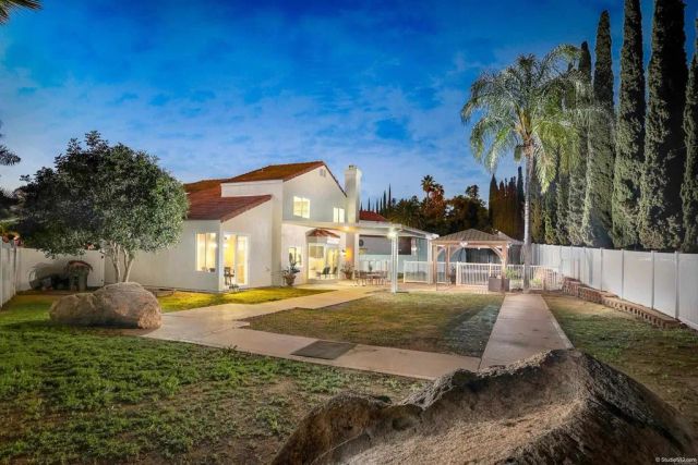 1401 Corte Rapallo, Escondido, CA 92026