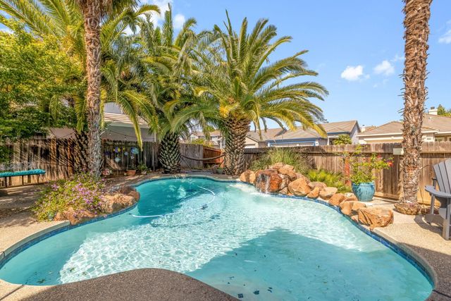 8225 Burloak Way, Elk Grove, CA 95758