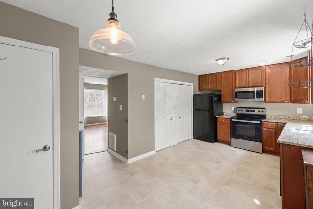 301 BUCKINGHAM DR, Stephens City, VA 22655