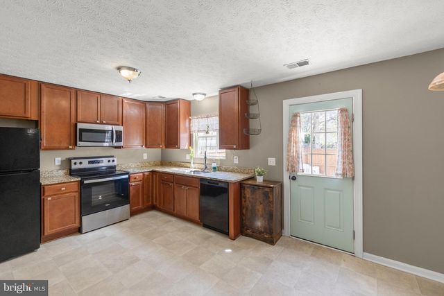 301 BUCKINGHAM DR, Stephens City, VA 22655