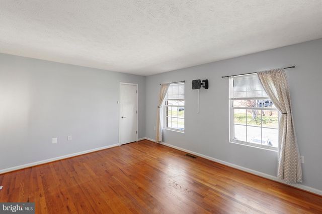 301 BUCKINGHAM DR, Stephens City, VA 22655
