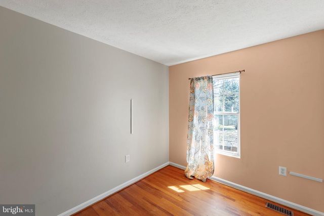 301 BUCKINGHAM DR, Stephens City, VA 22655
