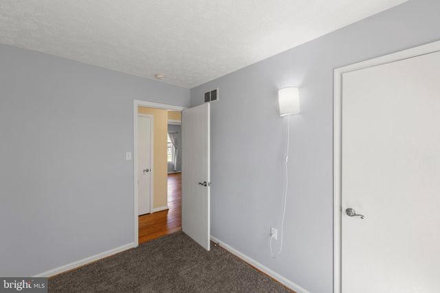301 BUCKINGHAM DR, Stephens City, VA 22655
