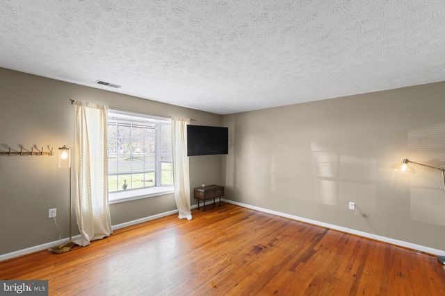 301 BUCKINGHAM DR, Stephens City, VA 22655