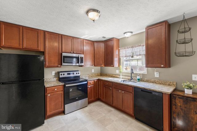 301 BUCKINGHAM DR, Stephens City, VA 22655