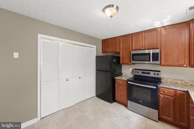 301 BUCKINGHAM DR, Stephens City, VA 22655