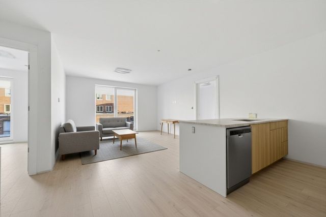 1035 Commonwealth Ave 204, Boston, MA 02215