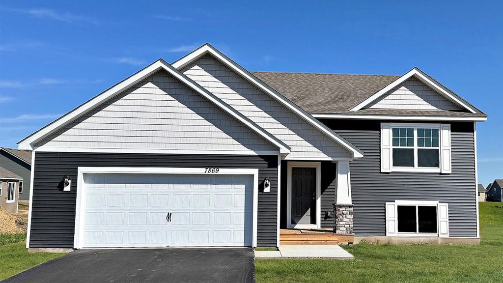 1662 Shasta Drive, Shakopee, MN 55379