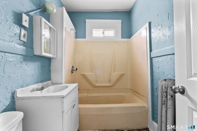 27 Cliff Street, New Britain, CT 06051