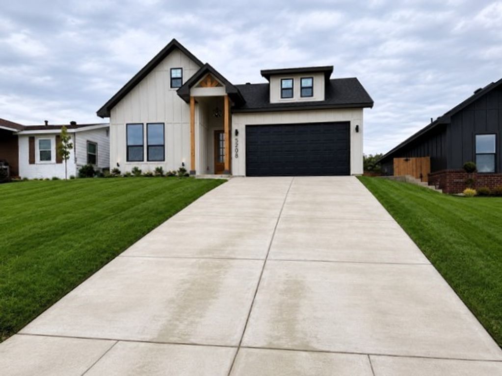 5208 Helmick, Fort Worth, TX 76105