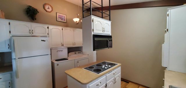 2420 W Country Club Drive S, Fargo, ND 58103