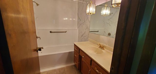 2420 W Country Club Drive S, Fargo, ND 58103