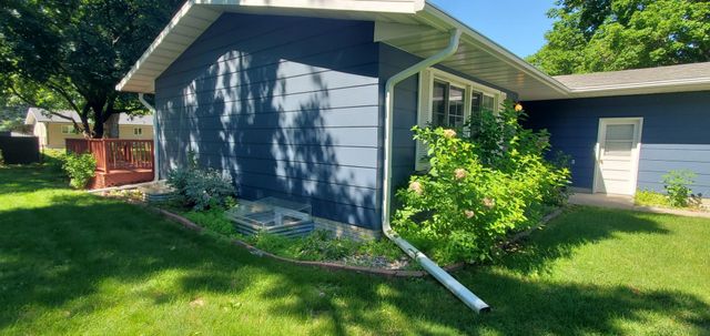 2420 W Country Club Drive S, Fargo, ND 58103