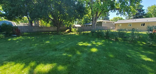 2420 W Country Club Drive S, Fargo, ND 58103