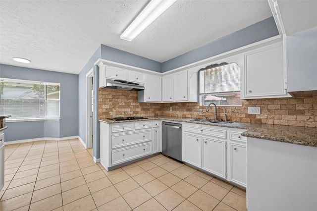 6715 Greenvale Lane, Houston, TX 77066