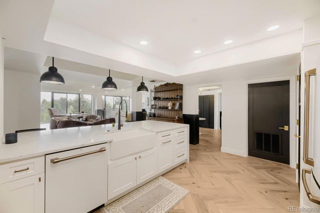 1900 E Girard Place 403, Englewood, CO 80113