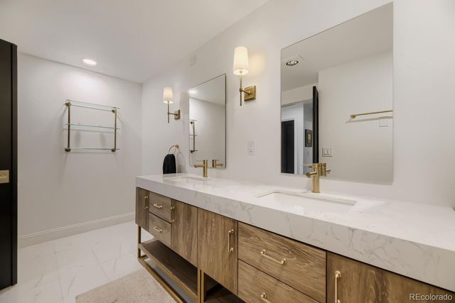 1900 E Girard Place 403, Englewood, CO 80113