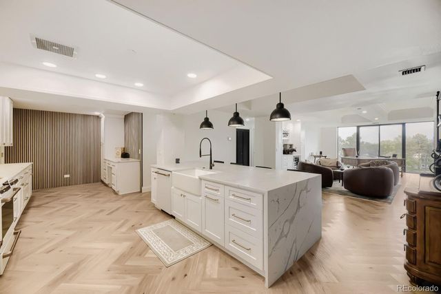 1900 E Girard Place 403, Englewood, CO 80113