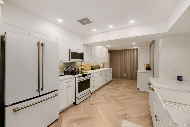 1900 E Girard Place 403, Englewood, CO 80113