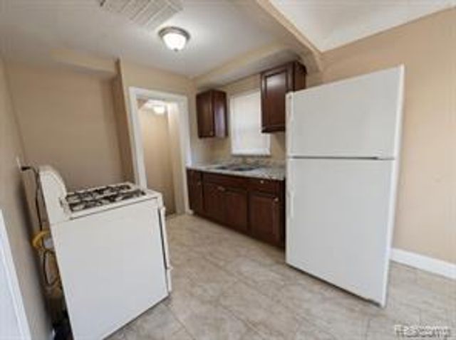 14248 Stansbury Street, Detroit, MI 48227