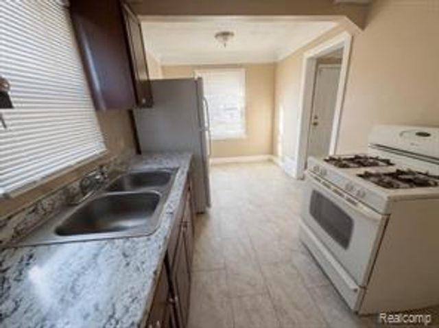 14248 Stansbury Street, Detroit, MI 48227
