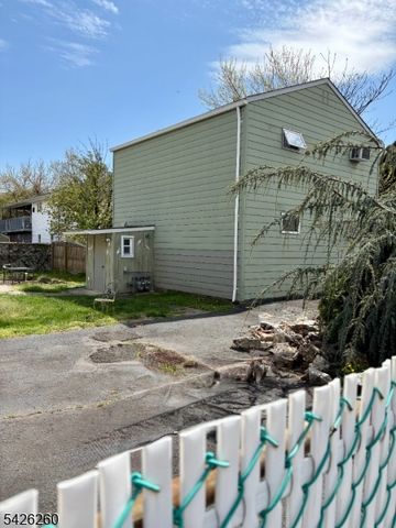 22 Hope St, Lodi Boro, NJ 07644