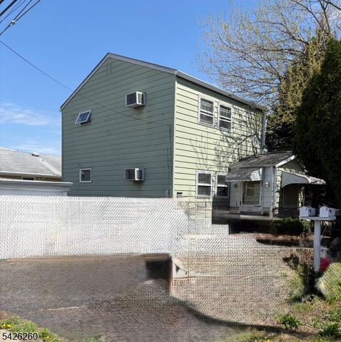 22 Hope St, Lodi Boro, NJ 07644