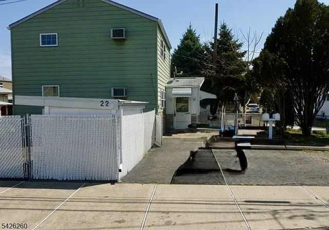 22 Hope St, Lodi Boro, NJ 07644