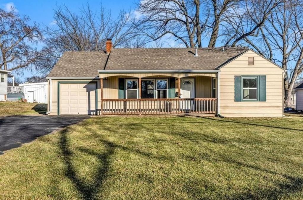 1303 S Independence Street, Harrisonville, MO 64701