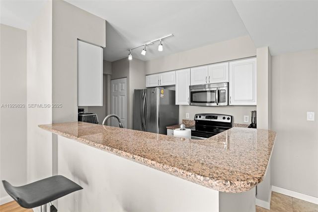 1155 Brickell Bay Dr 2605, Miami, FL 33131