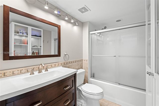 1155 Brickell Bay Dr 2605, Miami, FL 33131