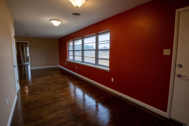 16000 Faulkner Lake Road, North Little Rock, AR 72117