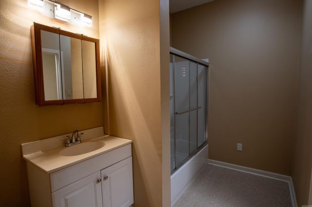 16000 Faulkner Lake Road, North Little Rock, AR 72117