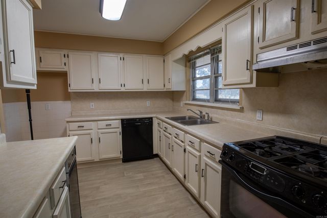 16000 Faulkner Lake Road, North Little Rock, AR 72117