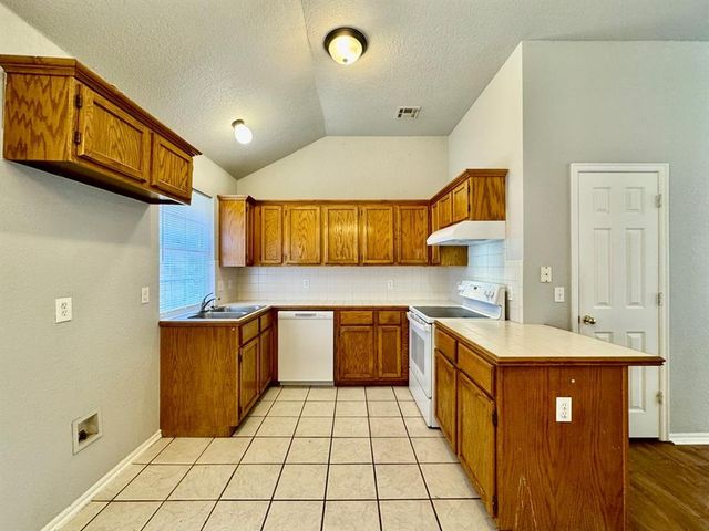 633 NW 121st Street, Oklahoma City, OK 73114