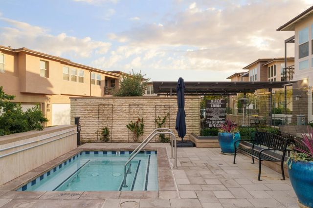 16750 Coyote Bush Dr 31, San Diego, CA 92127