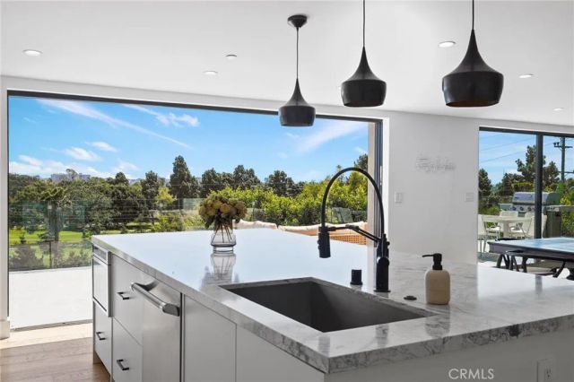 1812 Navy, Santa Monica, CA 90405