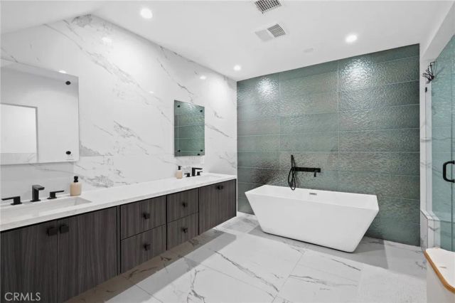 1812 Navy, Santa Monica, CA 90405