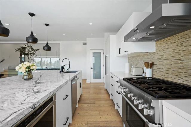 1812 Navy, Santa Monica, CA 90405