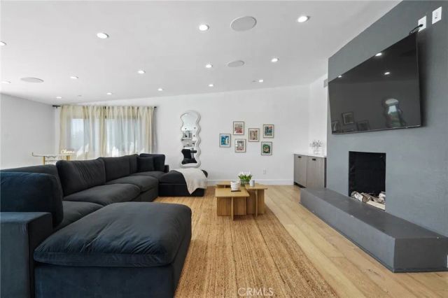 1812 Navy, Santa Monica, CA 90405