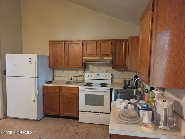 68 Willow Road, Tinton Falls, NJ 07724