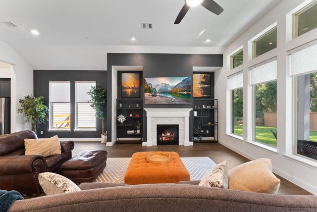 522 Black Bronco Road, Magnolia, TX 77354