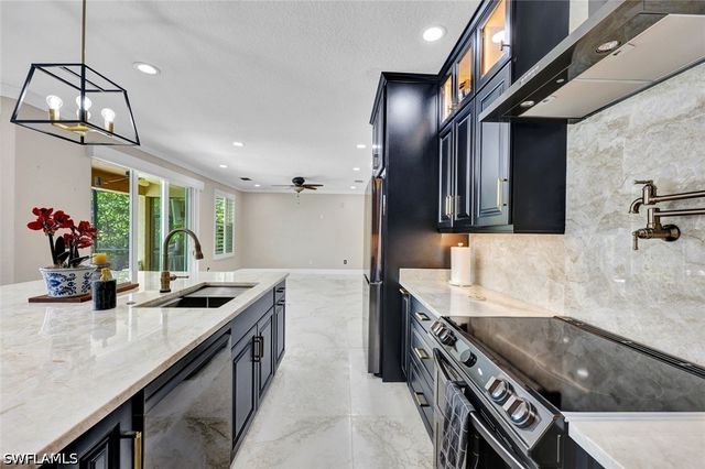 1764 Birdie DR, Naples, FL 34120